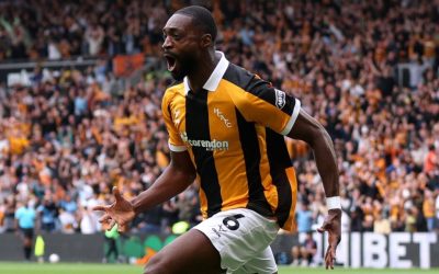 Hull City stun Man United 2-0 on return to Premier League